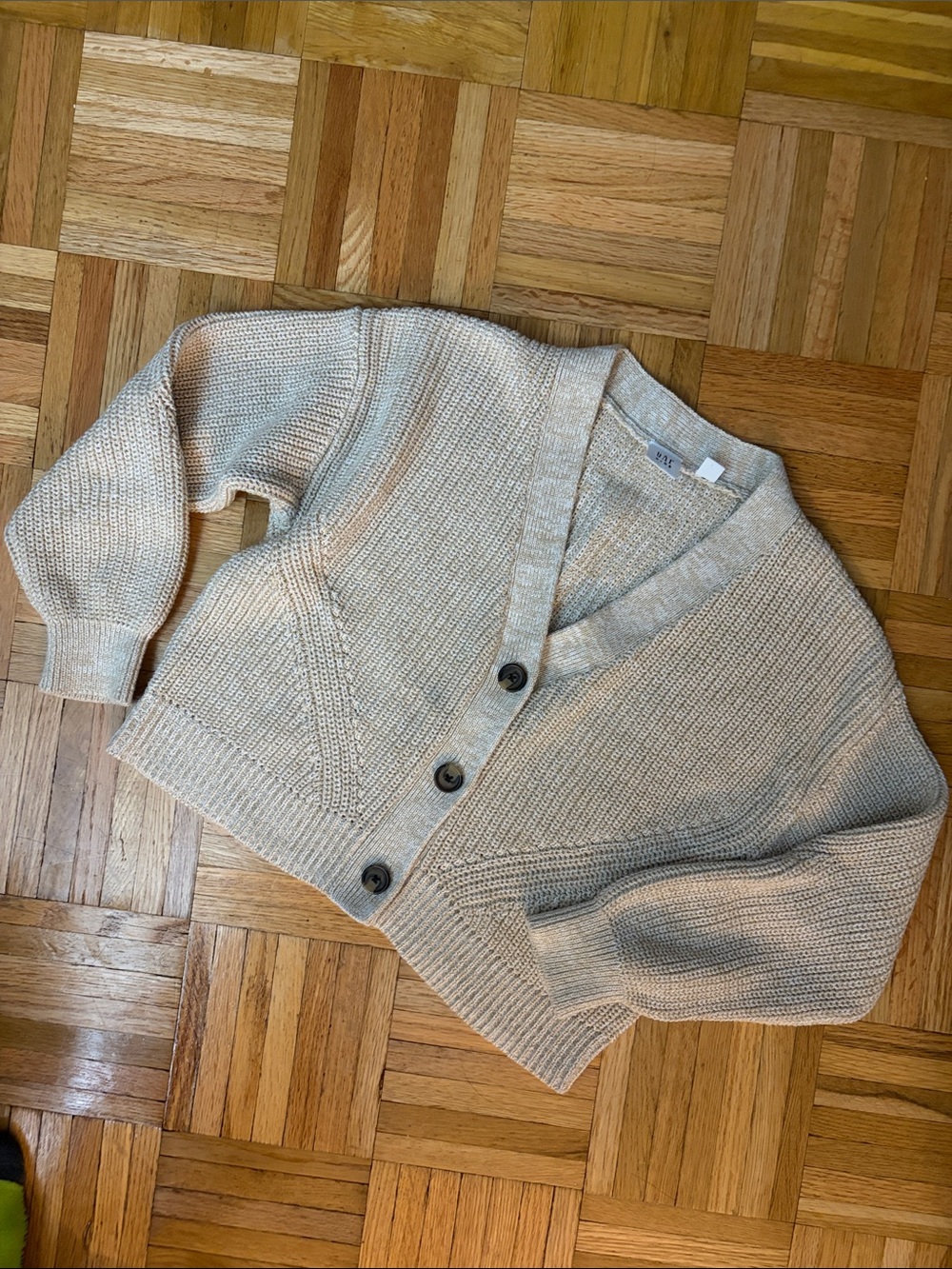 GAP Kids Cream Button-Front V-Neck Cardigan Girls Size Medium (8) NWOT